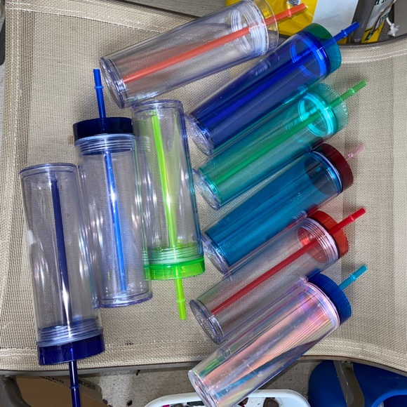 Mixed Brands of Colorful Tumbler w/9pcs. & Straws-Used w/Some Lite Wash & Wear - Picture 9 of 16